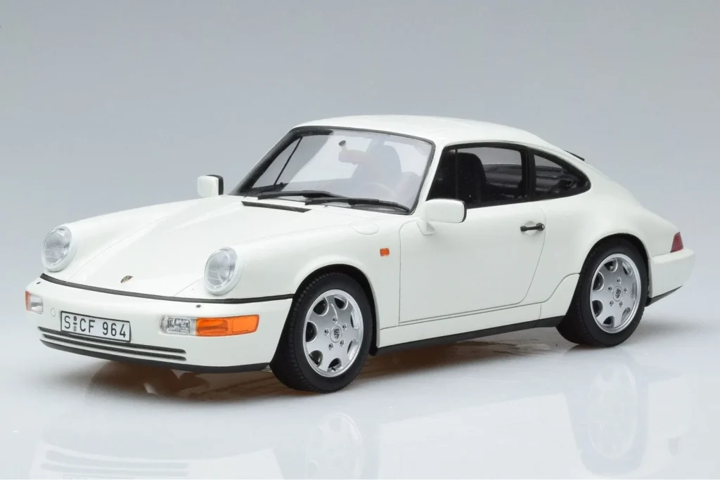 Model 1:18 Porsche 911 964 Carrera 4 white GT Spirit