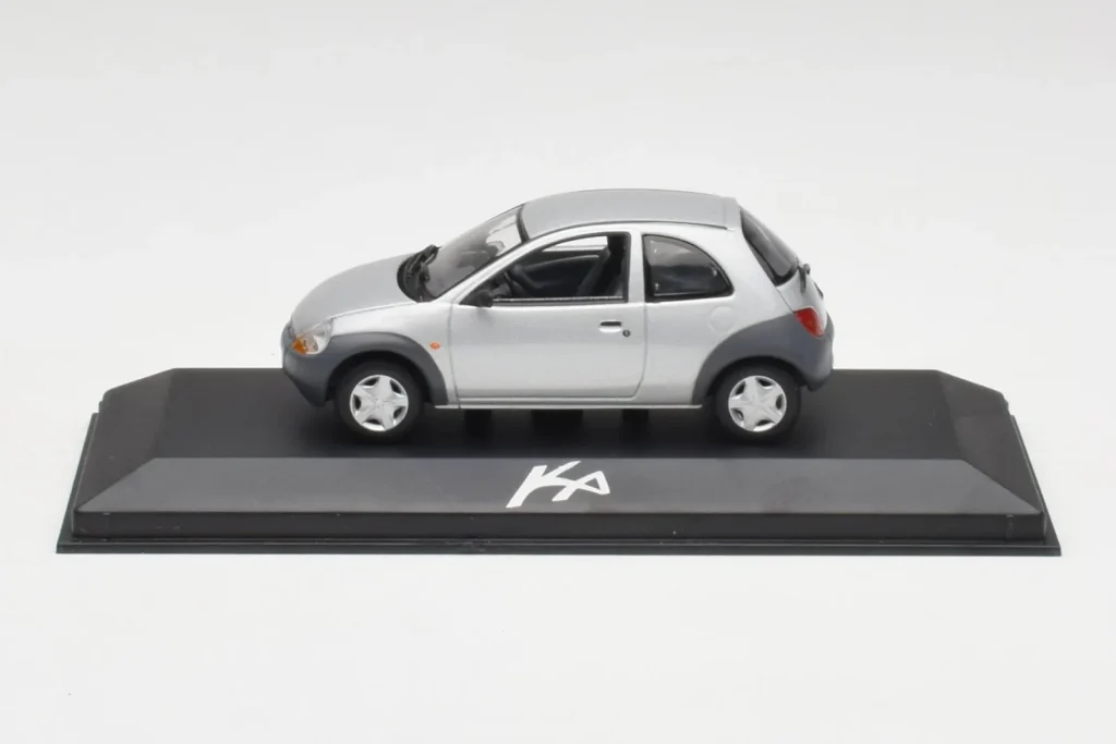 โมเดลรถ 1:43 Ford Ka Mk1 Silver Grey Minichamps (มือสอง)