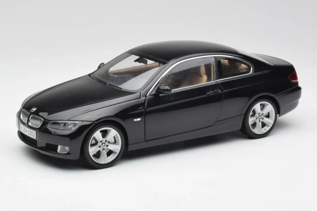 โมเดลรถ 1:18 BMW 3 E92 Coupe สีดำ Kyosho (มือสอง)