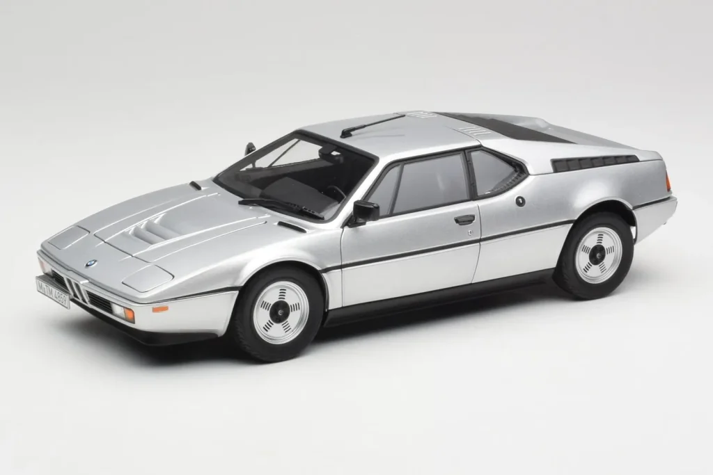 Model 1:18 BMW M1 metallic silver Norev