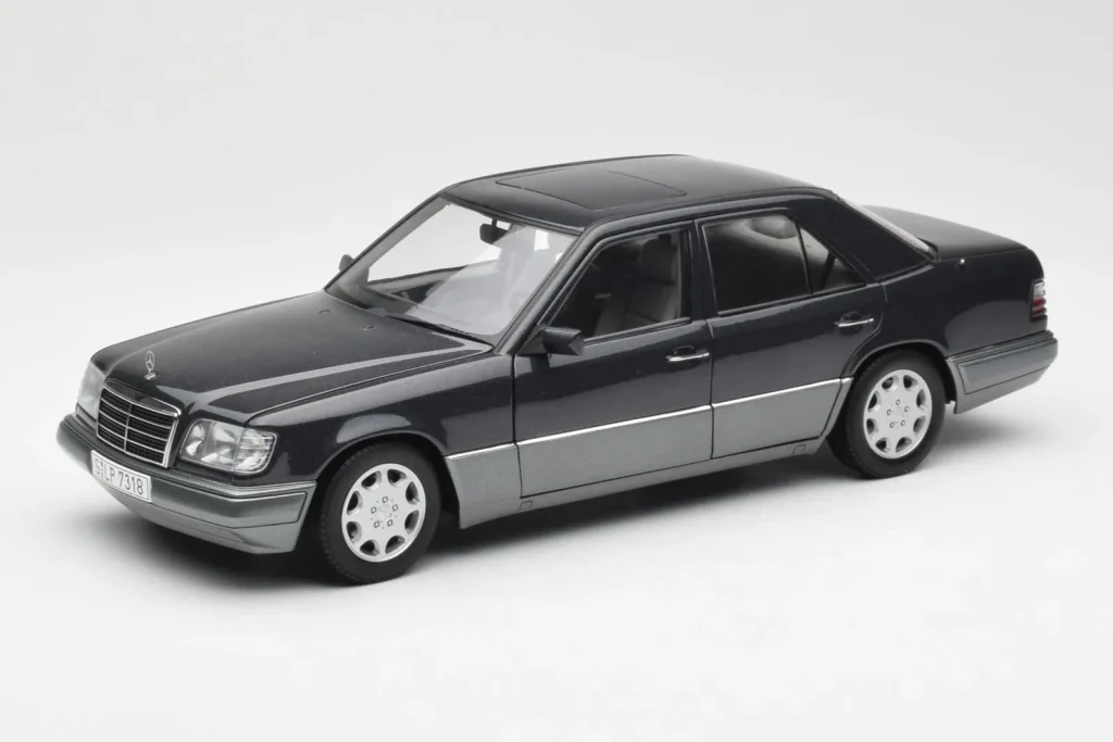 Model 1:18 Mercedes E320 W124 Nautik Blue Metallic Dealer Edition AUTOart