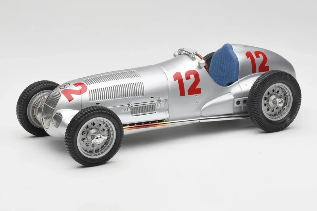 车型 1:18 Mercedes W125 #12 R. Caracciola Grand Prix 1937 CMC
