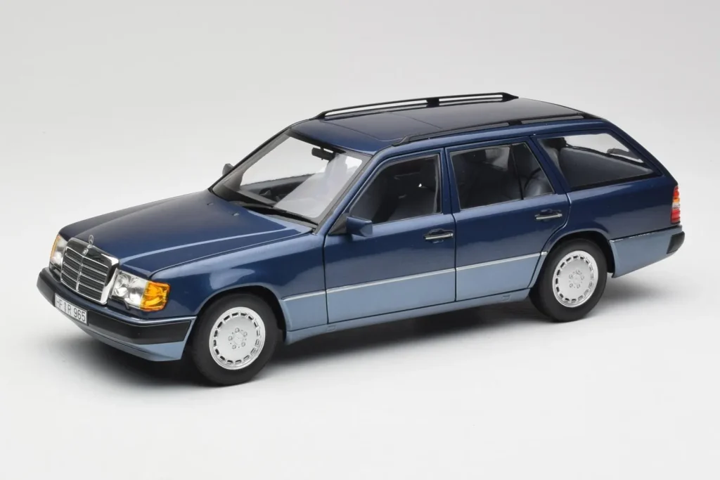 Model 1:18 Mercedes 300D W124 T-Modell Nautical blue Norev