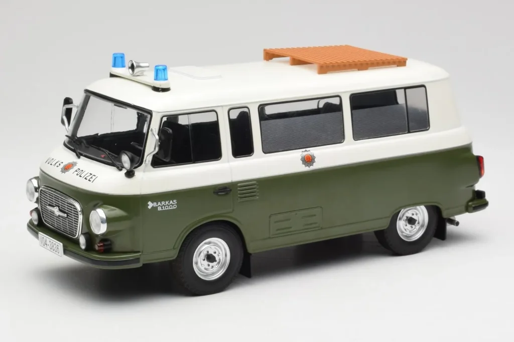 车型 1:18 Barkas B1000 People’s Police MCG