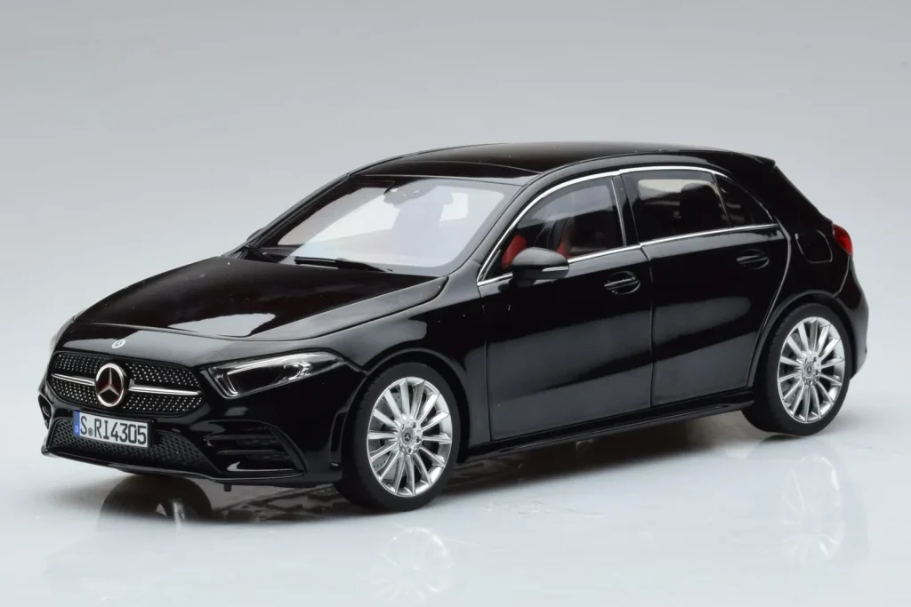 车型 1:18 Mercedes A-Class W177 AMG Line Norev
