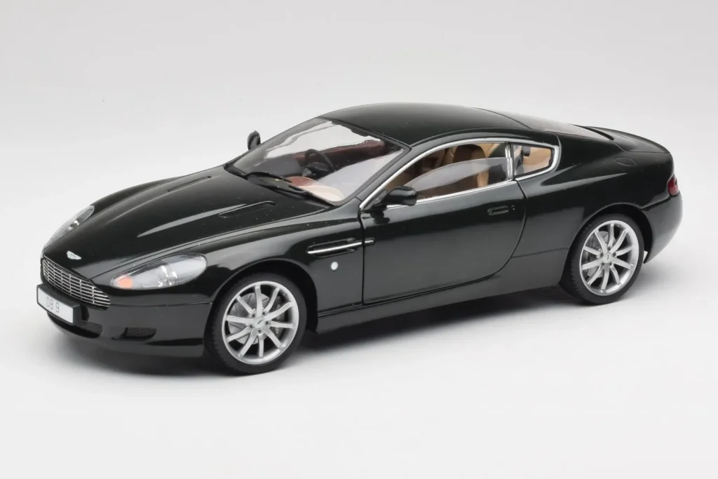 โมเดลรถ 1:18 Aston Martin DB9 สีดำ Solido (มือสอง)