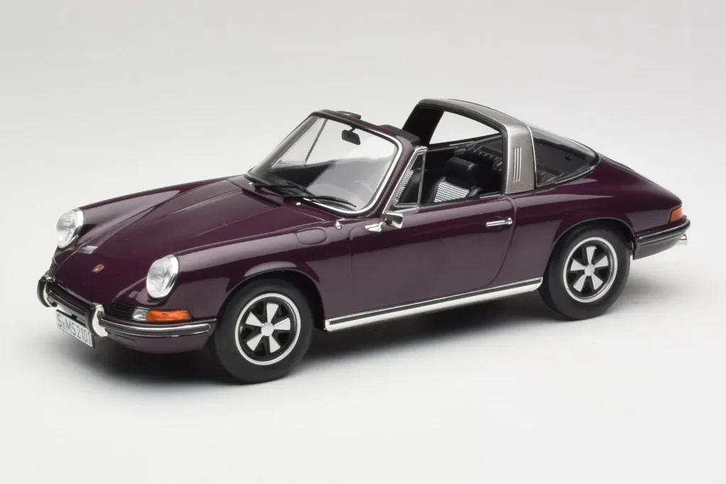 Model 1:18 Porsche 911 E Targa purple Norev