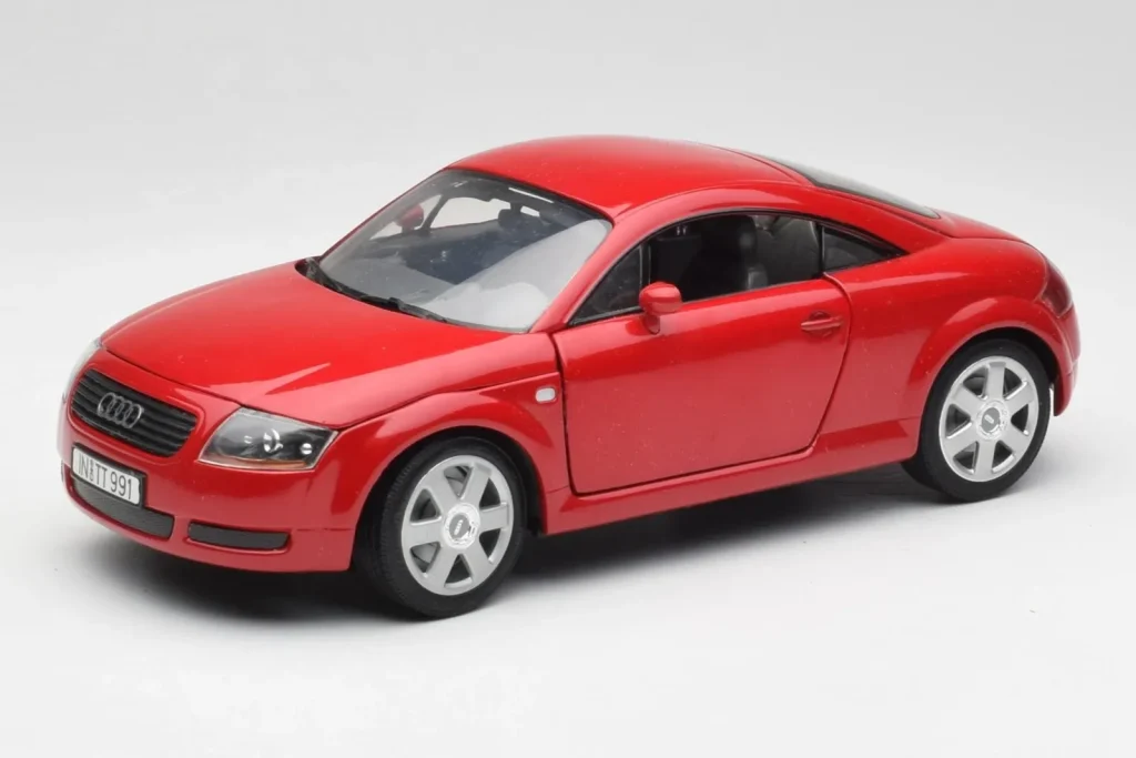 โมเดลรถ 1:18 Audi TT 8N Coupe สีแดง Revell (มือสอง)