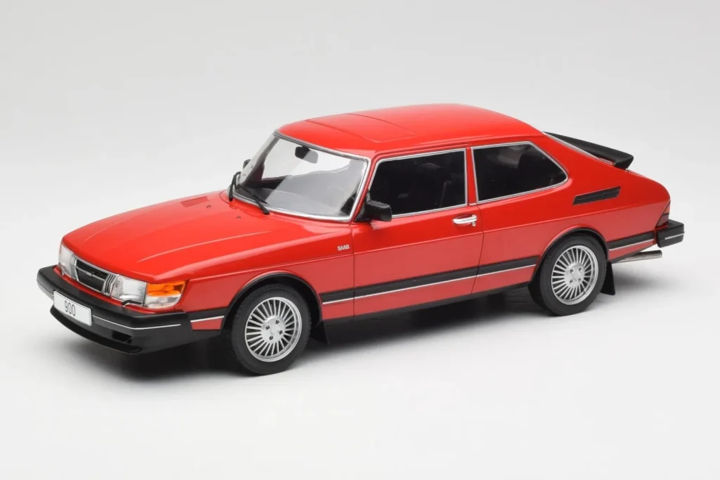 โมเดลรถ 1:18 Saab 900 GL สีแดง MCG