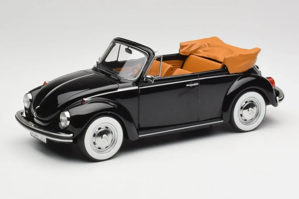 โมเดลรถ 1:18 Volkswagen Beetle 1303 Cabriolet สีดำ Norev
