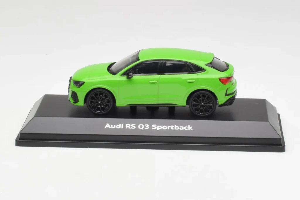 โมเดลรถ 1:43 Audi RSQ3 F3 Sportback สีเขียว Minichamps (มือสอง)