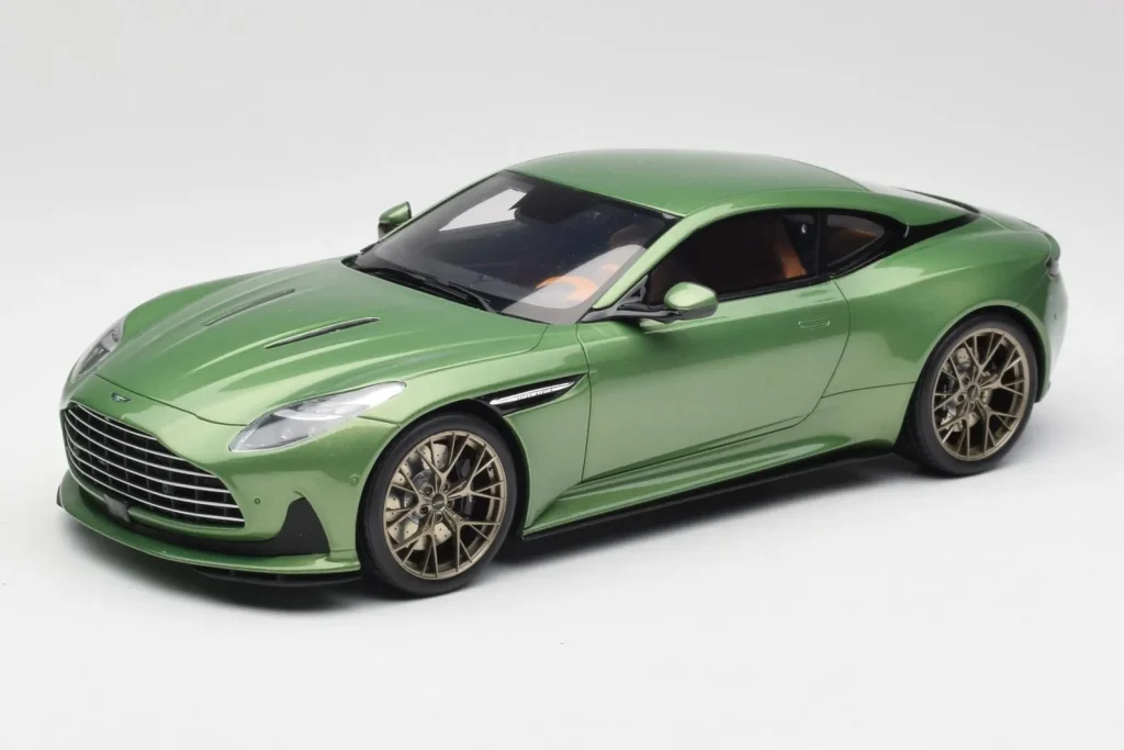 โมเดลรถ 1:18 Aston Martin DB12 สีเขียว GT Spirit