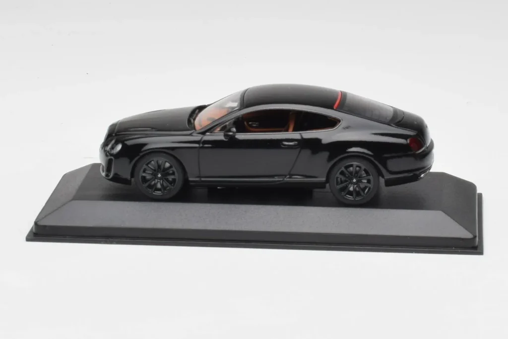 โมเดลรถ 1:43 Bentley Continental GT Black With Black Wheels Minichamps (มือสอง)