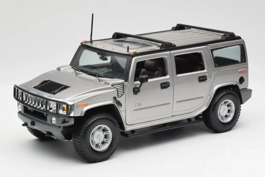 Model 1:18 Hummer H2 silver Maisto
