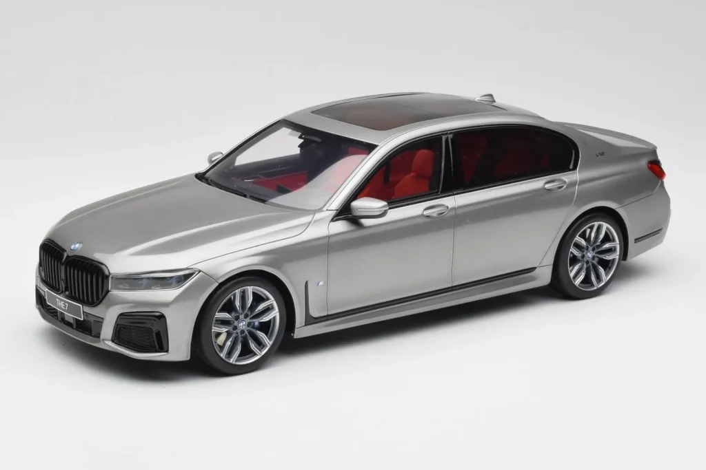 โมเดลรถ 1:18 BMW M760i G12 V12 Final Edition สีเทา GT Spirit