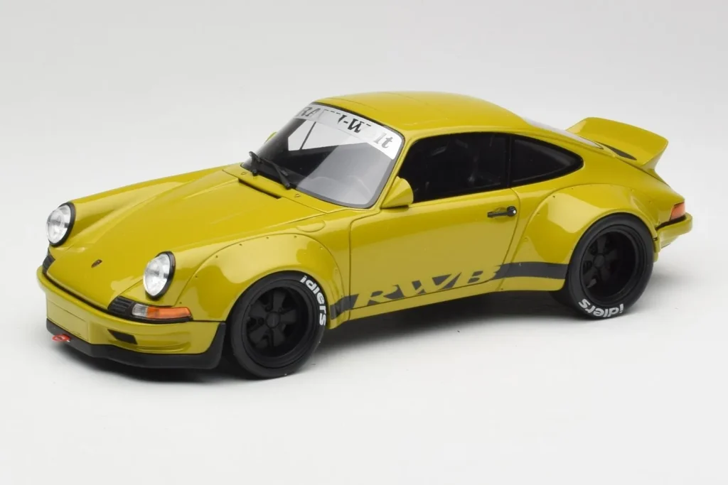 Model 1:18 Porsche 911 930 RWB Classic Khaki GT Spirit