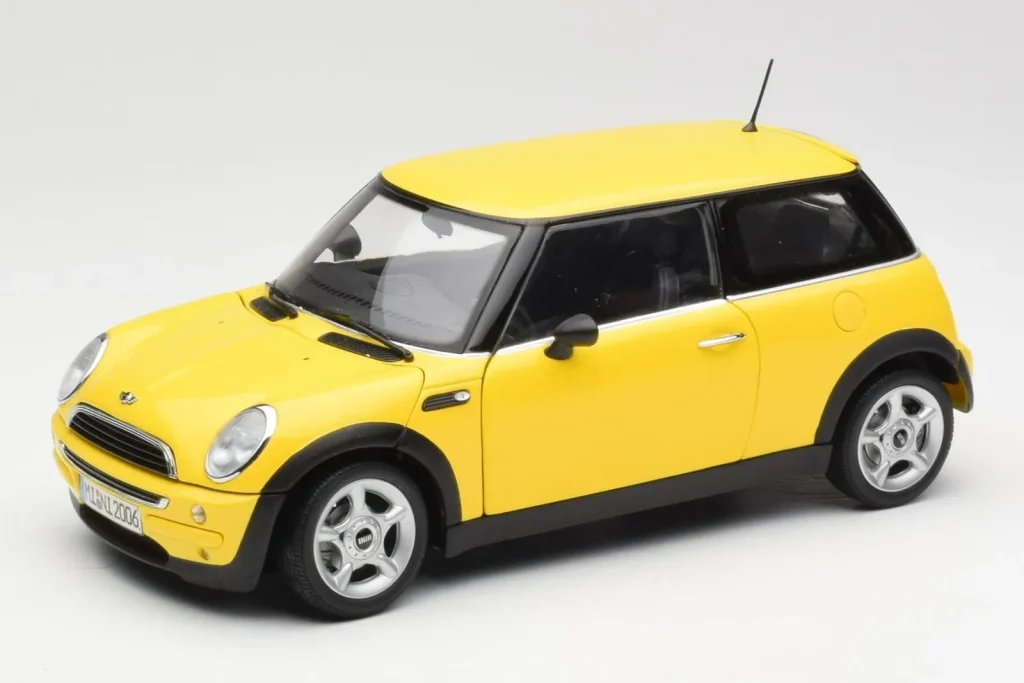 Model 1:18 Mini Cooper One R50 Aerodynamics Package yellow Kyosho