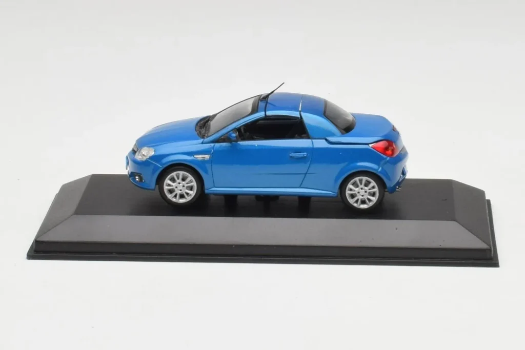 Model 1:43 Opel Tigra Twin Top blue Minichamps