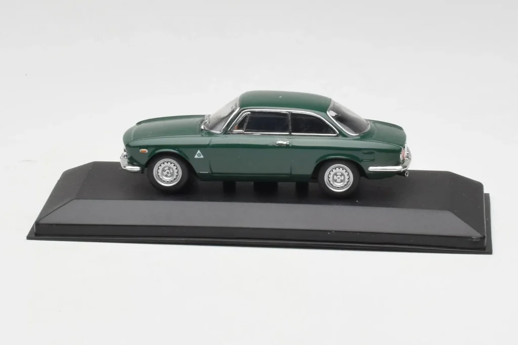 โมเดลรถ 1:43 Alfa Romeo Giulia GTA 1300 Junior สีเขียว Minichamps (มือสอง)