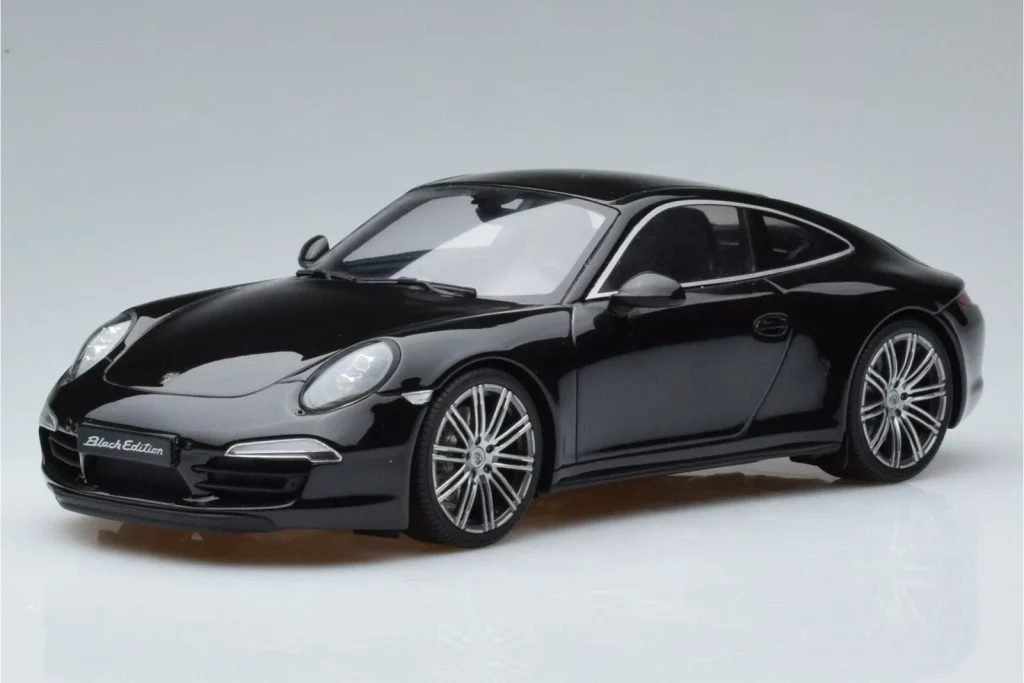 Model 1:18 Porsche 911 991 Carrera 4 Black Edition GT Spirit