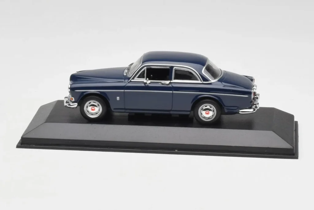 โมเดลรถ 1:43 Volvo 121 Amazon Dark Blue Minichamps (มือสอง)
