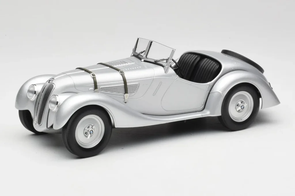 โมเดลรถ 1:18 BMW 328 สีเงิน Minichamps (มือสอง)
