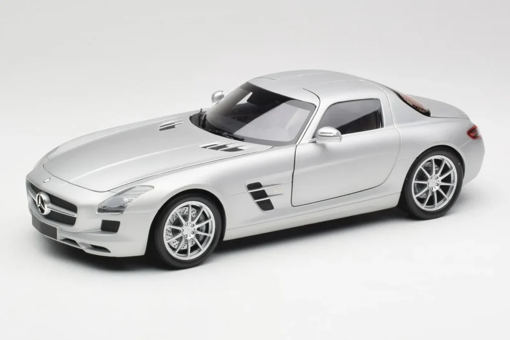车型 1:18 Mercedes SLS AMG C197 Iridium 银色 Minichamps