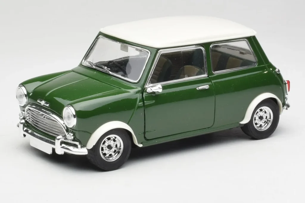 车型 1:18 Mini Cooper S British Racing Green & Old English White Solido