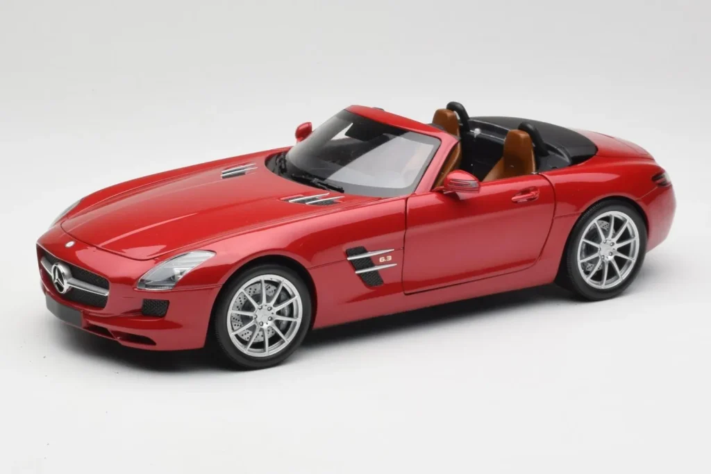Model 1:18 Mercedes SLS AMG R197 Roadster Le Mans red Minichamps