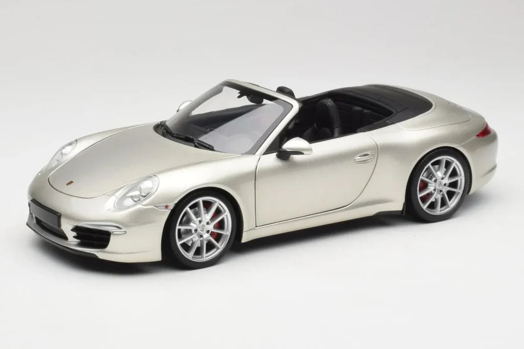 Model 1:18 Porsche 911 991 Carrera S Cabriolet GT metallic silver Minichamps