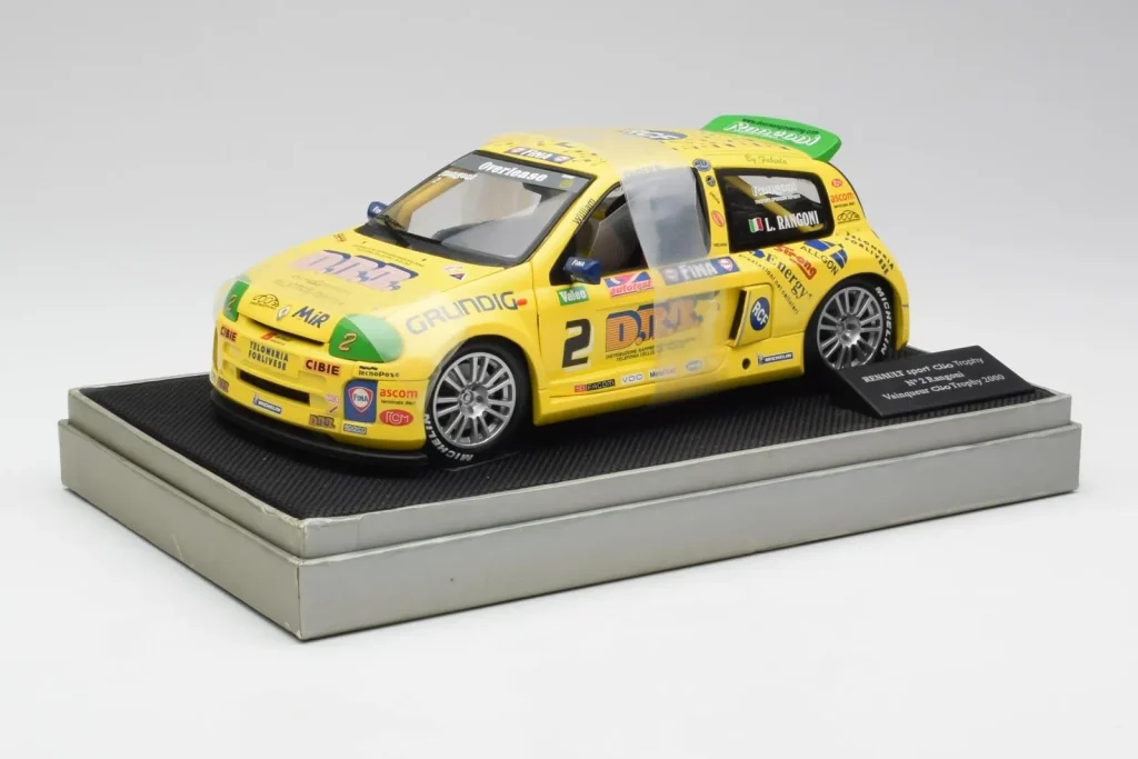 โมเดลรถ 1:18 Renault Clio Sport #2 E. Rangoni Renault Clio Trophy Winner ปี 2000 Universal Hobbies (มือสอง)