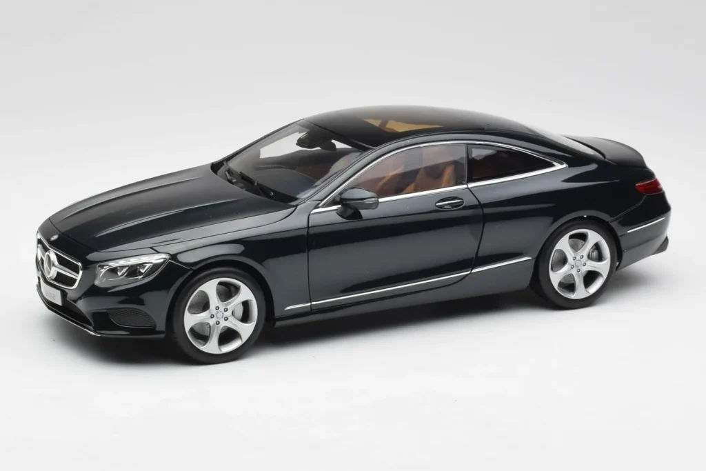 โมเดลรถ 1:18 Mercedes S-Class Coupe C217 Smaragd สีเขียวเมทัลลิก Norev (มือสอง)
