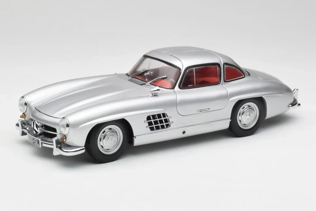 车型 1:18 Mercedes 300 SL W198 Gullwing 银色 Minichamps