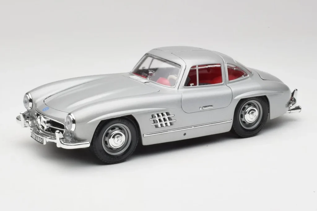 车型 1:18 Mercedes 300 SL W198 Gullwing Silver Grey Bburago