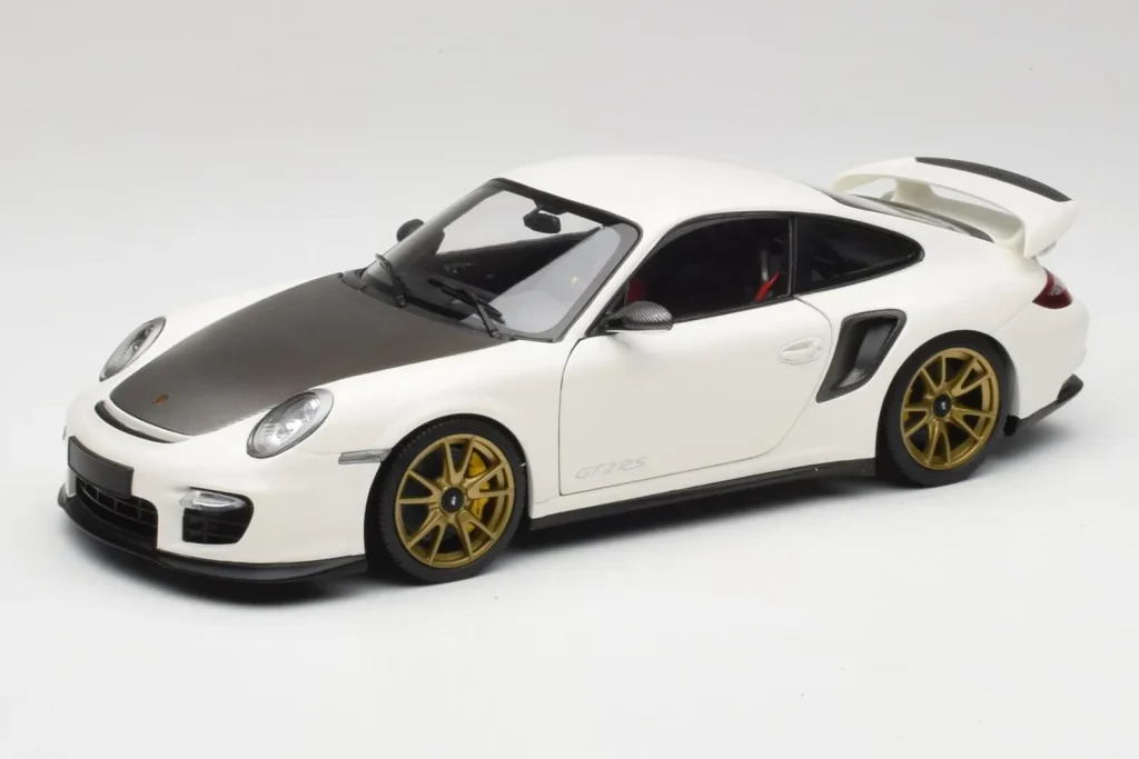 โมเดลรถ 1:18 Porsche 911 997 GT2 RS White & Gold Wheels Minichamps (มือสอง)