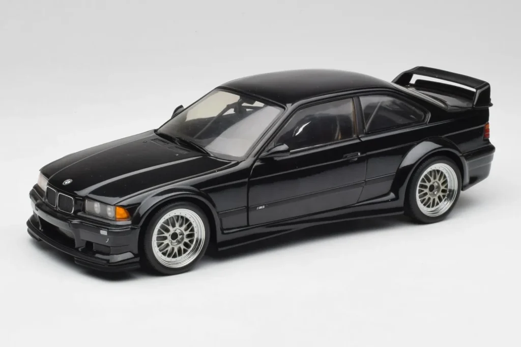 车型 1:18 BMW E36 M3 GTR Street Cosmos 黑色 UT Models