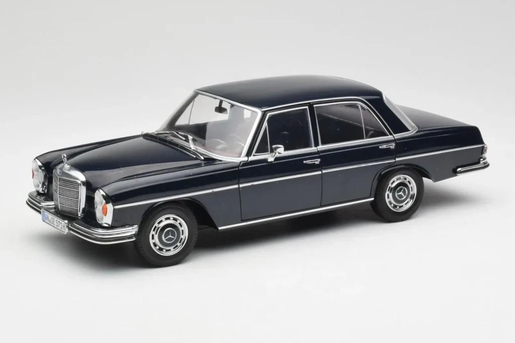 Model 1:18 Mercedes 280 SE W108 Midnight blue Norev