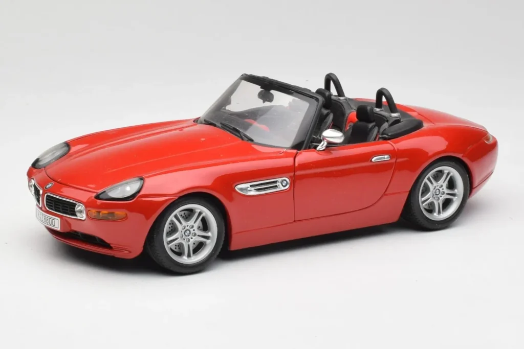 车型 1:18 BMW Z8 E52 金属红 Bburago