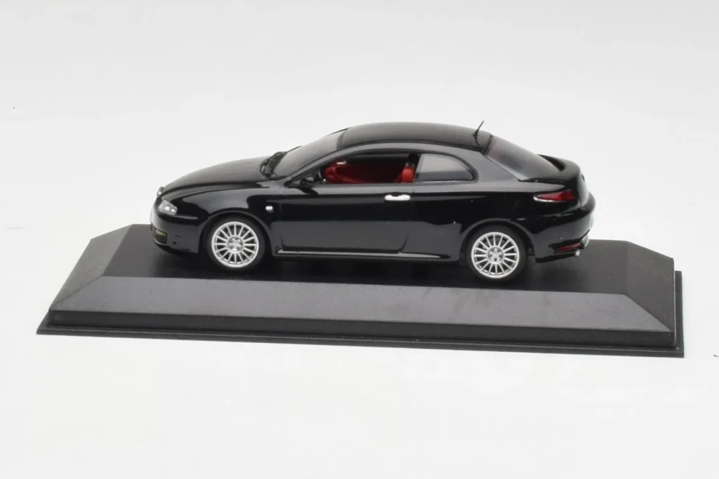 โมเดลรถ 1:43 Alfa Romeo GT สีดำ Minichamps (มือสอง)