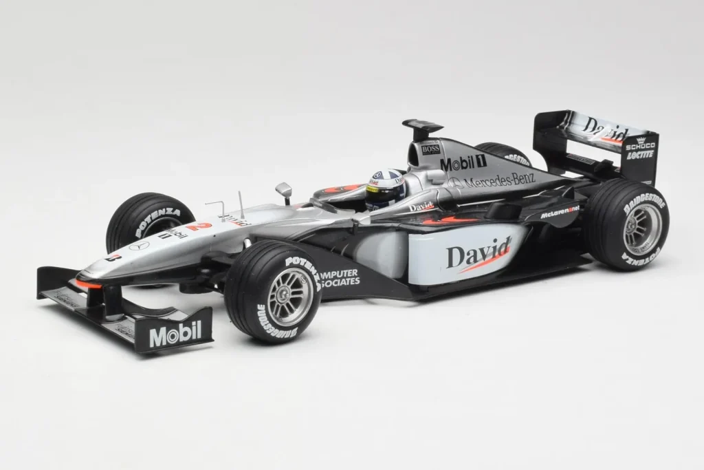 โมเดลรถ 1:18 McLaren MP4-15 #2 D. Coulthard F1 ปี 2000 Hot Wheels (มือสอง)