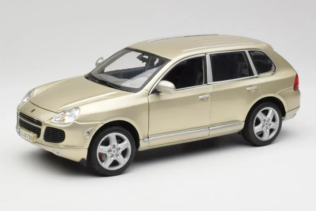 车型 1:18 Porsche Cayenne Turbo 955 米色 Maisto