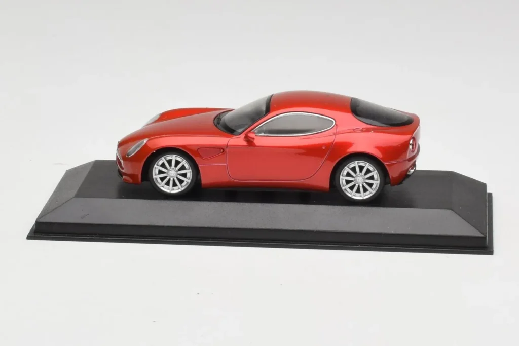 โมเดลรถ 1:43 Alfa Romeo 8C Competizione Alfa สีแดง Minichamps (มือสอง)