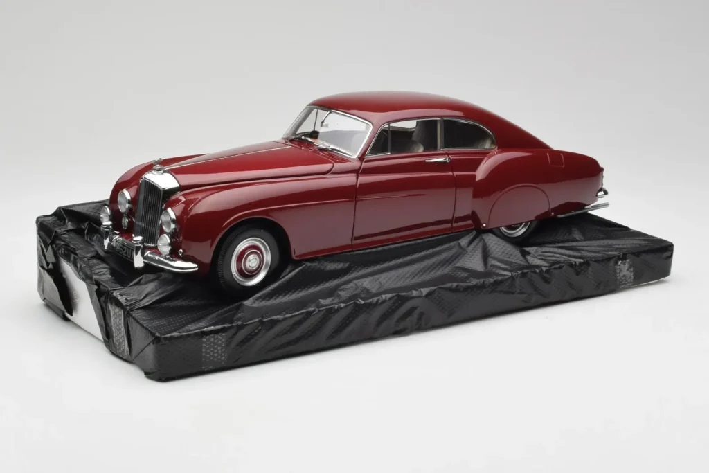 โมเดลรถ 1:18 Bentley R-Type Continental Tudor สีแดง Minichamps (มือสอง)