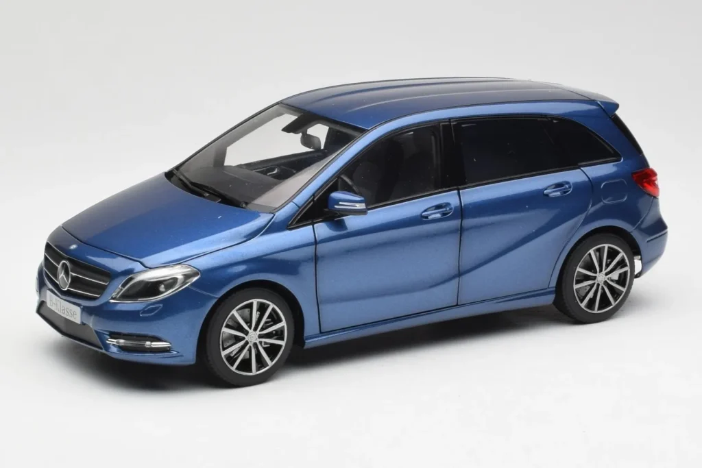 车型 1:18 Mercedes B-Class W246 Lotus 金属蓝 Norev