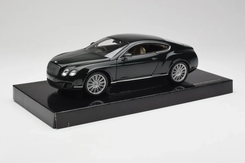 โมเดลรถ 1:18 Bentley Continental GT Cumbrian สีเขียว Minichamps (มือสอง)