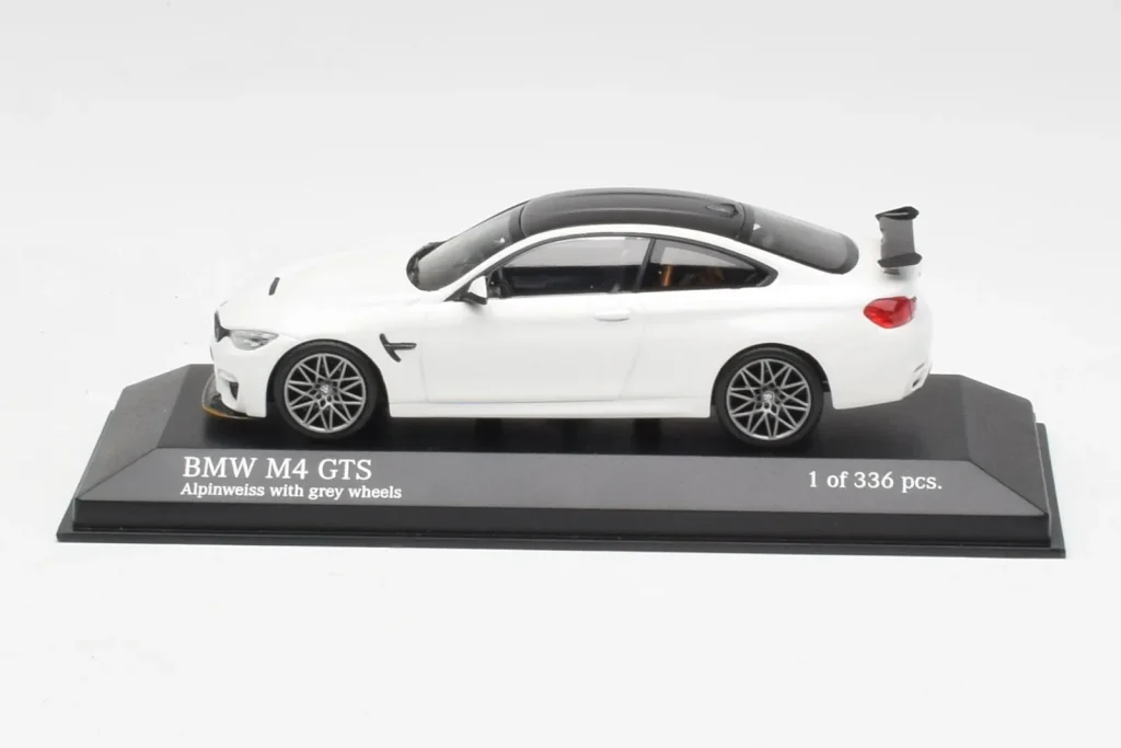 车型 1:43 BMW M4 GTS F82 White With Grey Wheels Minichamps
