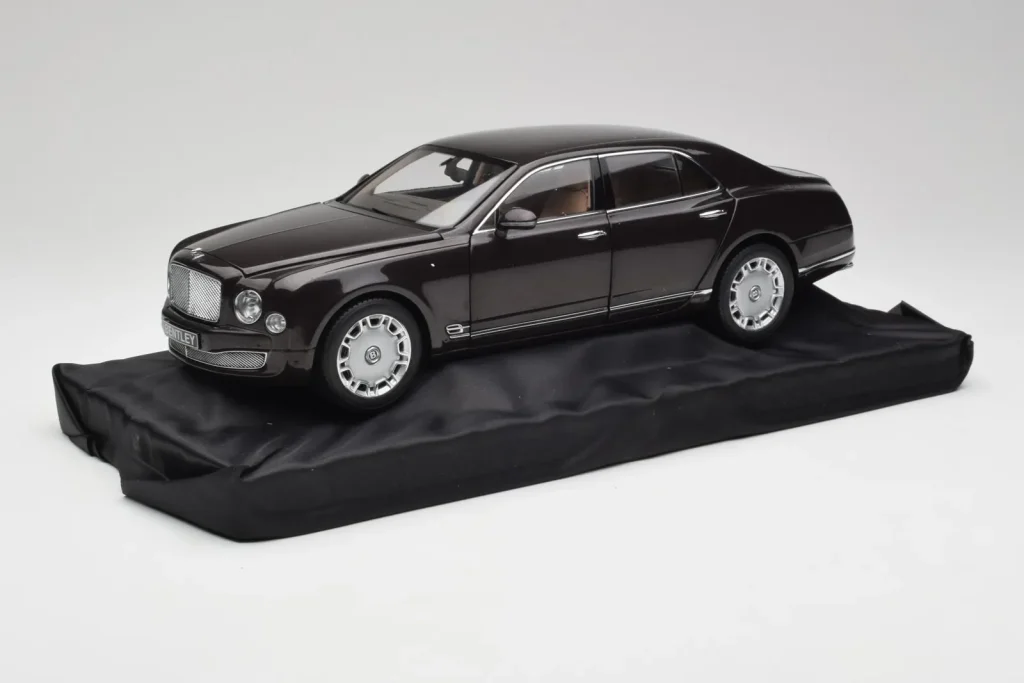 โมเดลรถ 1:18 Bentley Mulsanne Burnt Oak Minichamps (มือสอง)