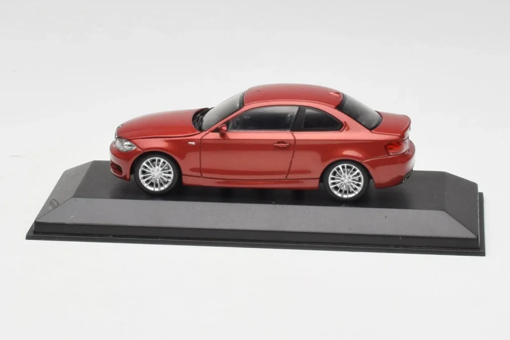 车型 1:43 BMW 1M E82 橙色 Minichamps
