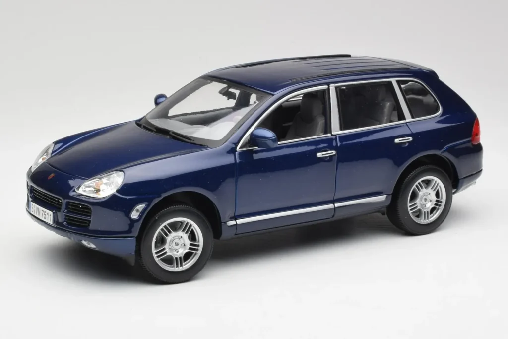 车型 1:18 Porsche Cayenne S 9PA Dark Sea 金属蓝 Maisto