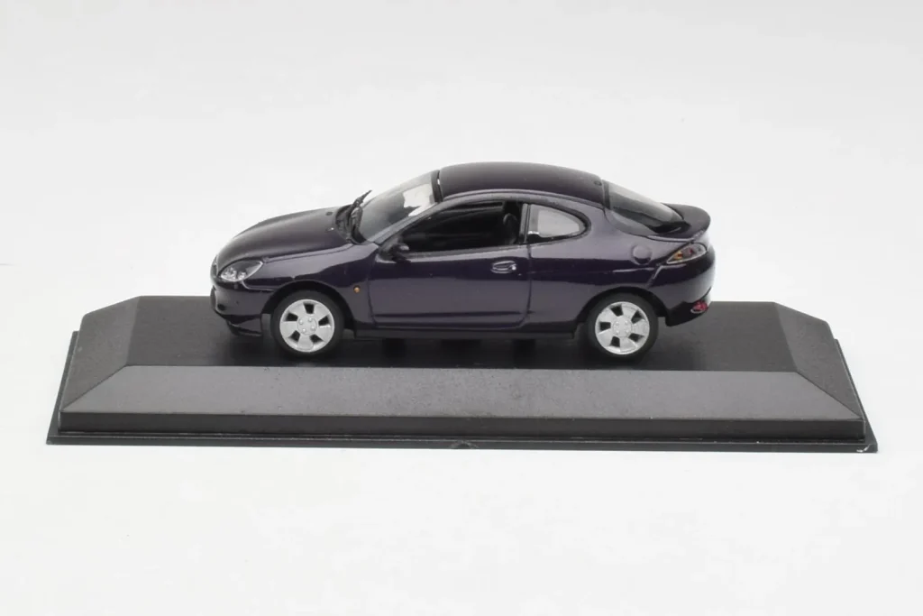 โมเดลรถ 1:43 Ford Puma Melina สีม่วง Minichamps (มือสอง)
